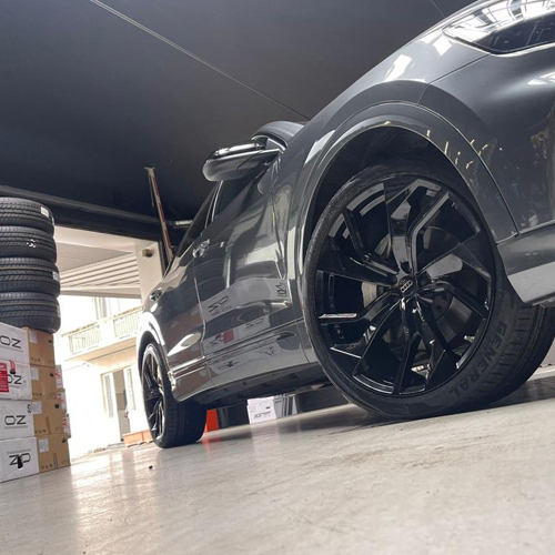 SUV Audi pronto in studio