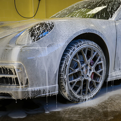 Lavaggio a schiuma su Porsche 911